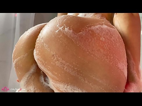 ❤️ Brunetka masturbuje kundičku s vibrátorom až do intenzívneho orgazmu v sprche ☑ Domáce porno na nás sk.hentai-menu.ru ❌️